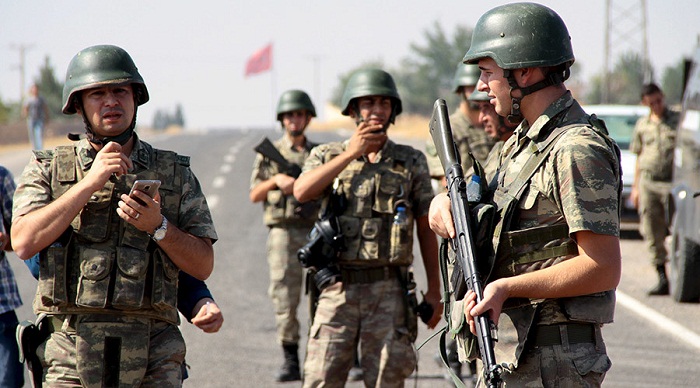 Four Turkish servicemen injured in shootout 
